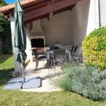 Terrasse couverte et barbecue de la maison pour six personnes